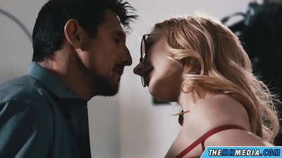 ການຮ່ວມເພດ Romantic ກັບຜິວເນື້ອສີຂາວ slutty